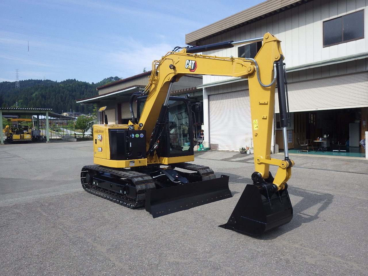 新車バックホウ  納車