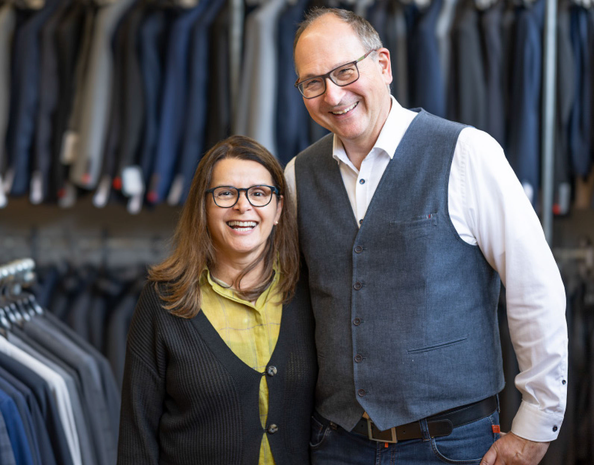 R. SCHWEIZER & CIE. AG MENSWEAR
