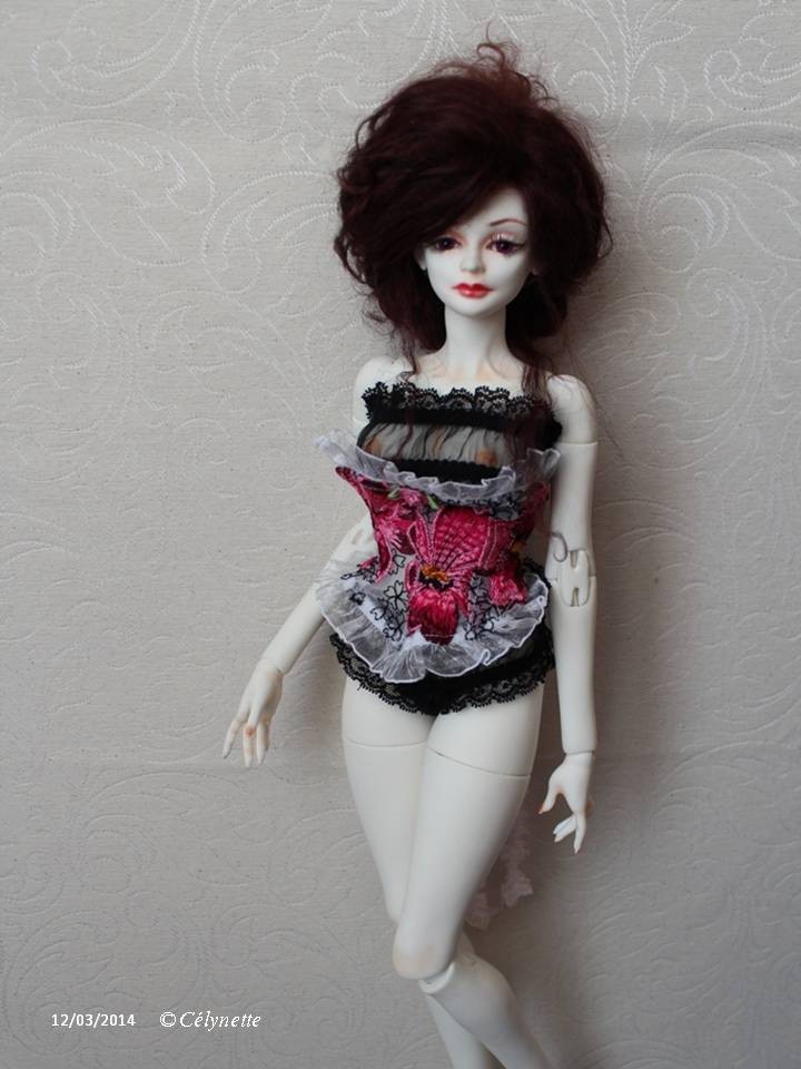 Serre-taille fantaisie Roses Noires (collection 2014) pour Vénus de Coeur d'Artichaut 48 cm
