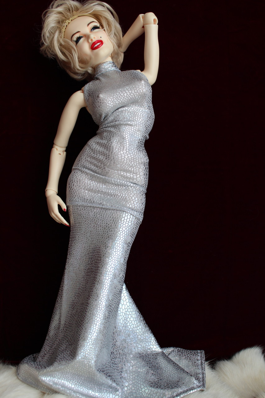 Foureau gris (collection PFDF 2014) pour Marilyn Monroe de Noya doll 40 cm