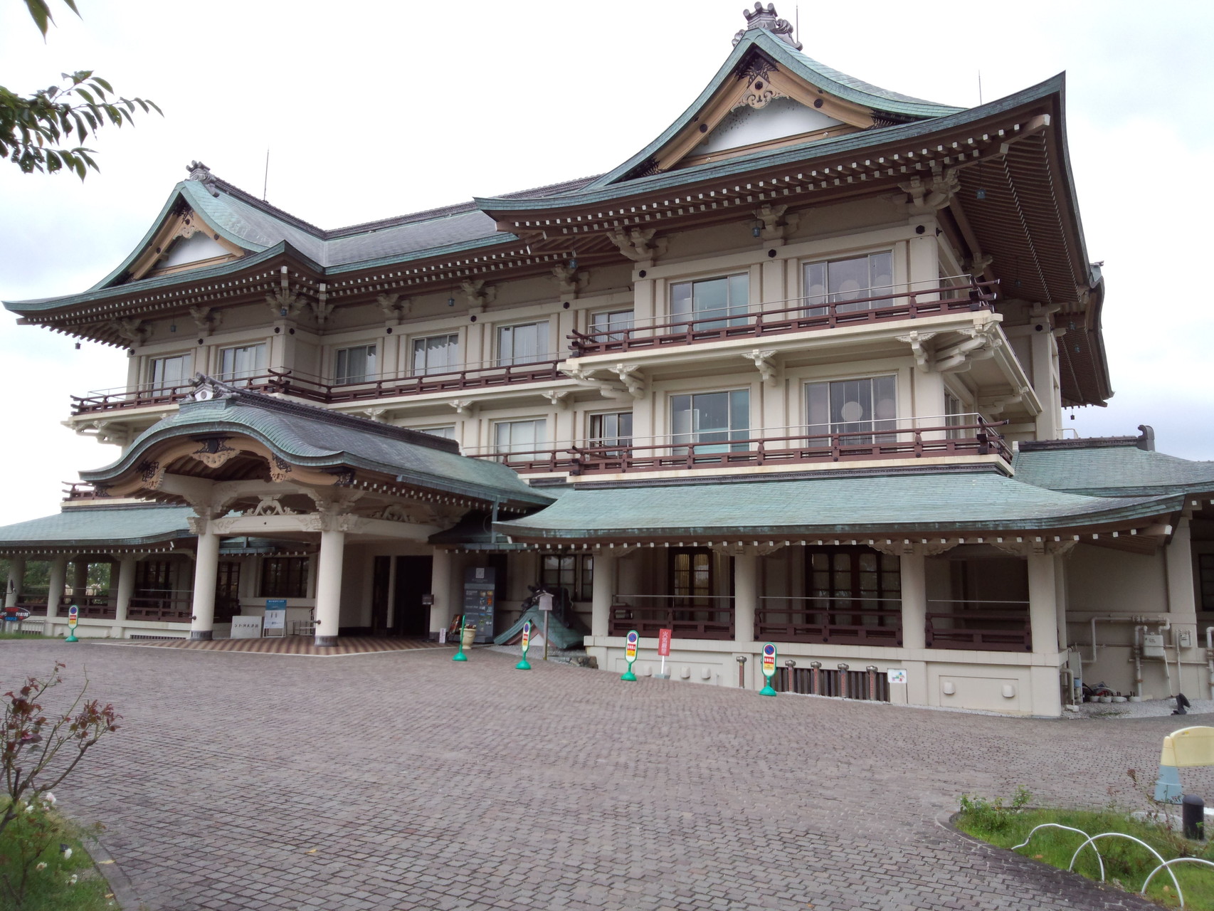 柳ヶ崎公園　（旧琵琶湖ホテル）