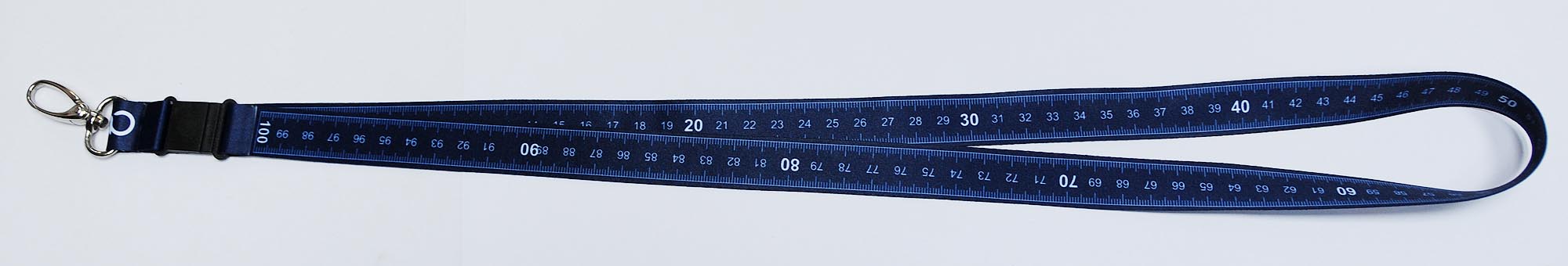 Schlüsselband mit Mehrwert - cm-Einteilung auf der Rückseite – ganz genau 1 Meter. Somit immer ein Maßband zur Hand.