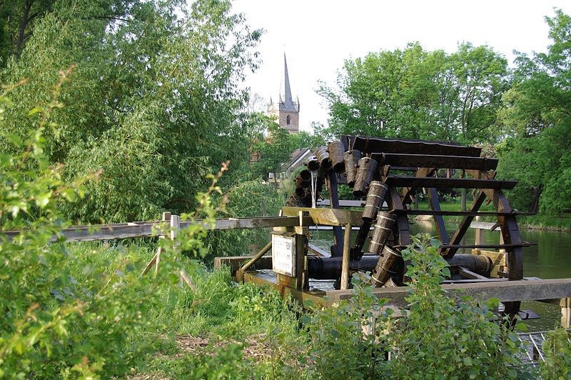 In meiner Kindheit gab es entlang der Regnitz noch drei Schöpfräder. Hier das einzig erhaltene (Museums-)Exemplar am südlichen Ortsrand.   