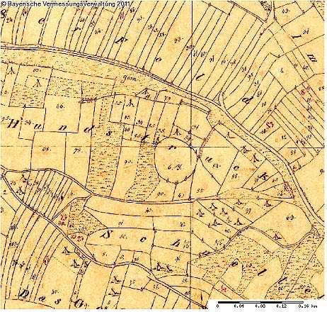 Urkatasterplan: Das Bodendenkmal als eigenes Flurstück mit Zugangstrasse von Süden.