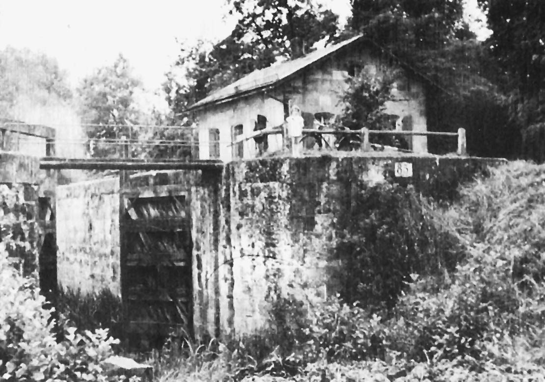 Die Brucker Schleuse und das damals noch bewohnte Schleusenwärterhaus