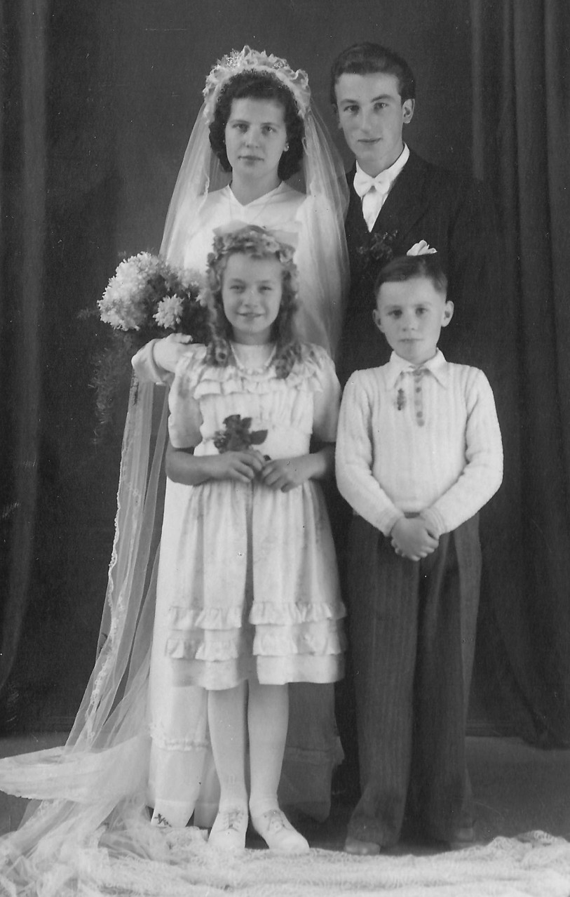 Hochzeitsbild Hans und Betty mit Brautkindern