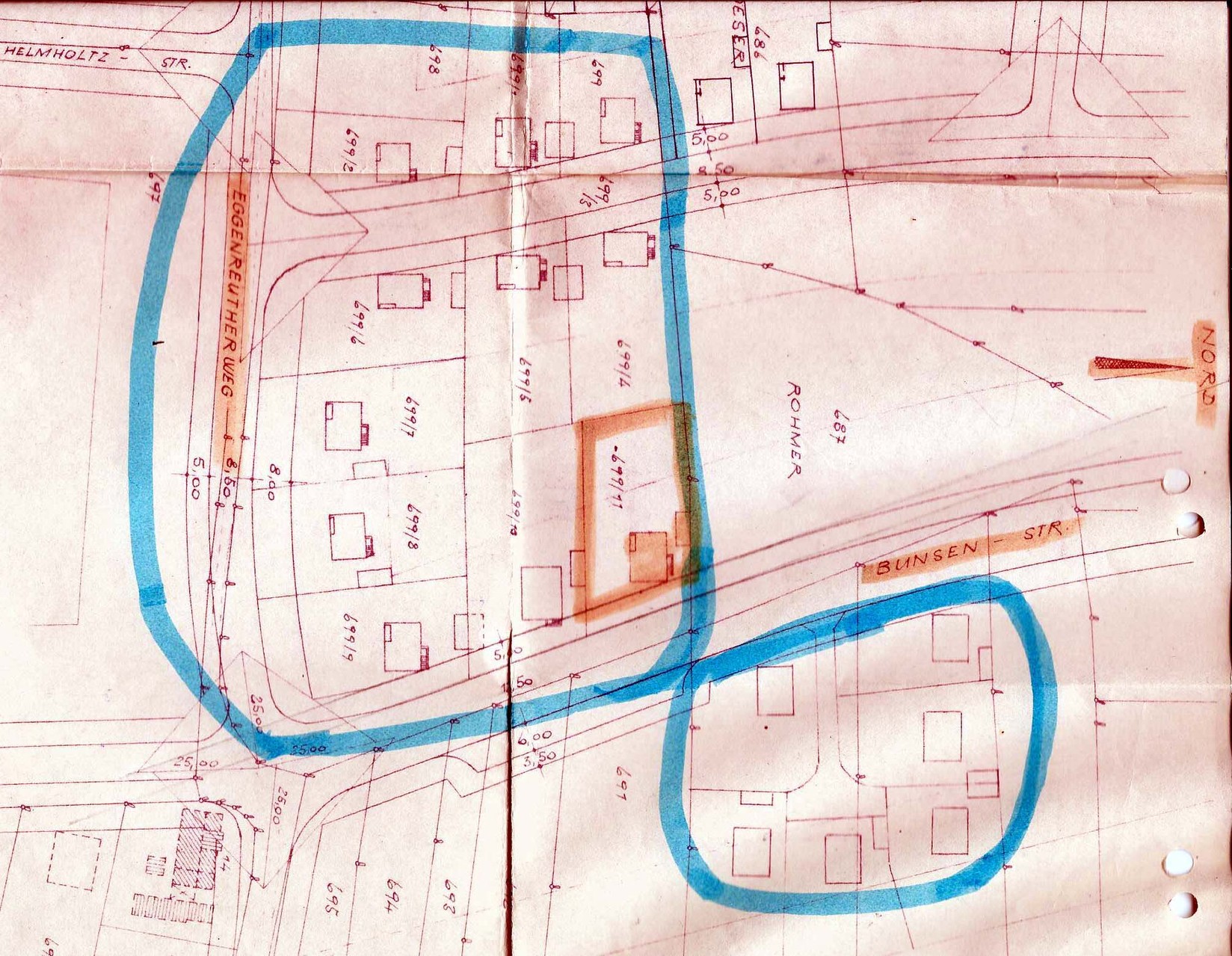 Grundstücks-Lageplan des Siedlungsareals im Osten Brucks. Blau umrandet: das Neubaugebiet der 17 Siedlerhäuser. Orange markiert: unser Eckgrundstück und Haus 