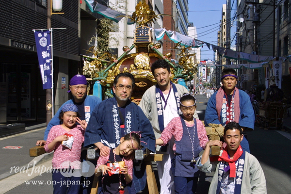 神三町會さん。祭りをきっかけに、この街に戻ってくる。祭りの時はかつての屋号呼ばれたりして、この地で生まれた誇りを思い起こすよね。