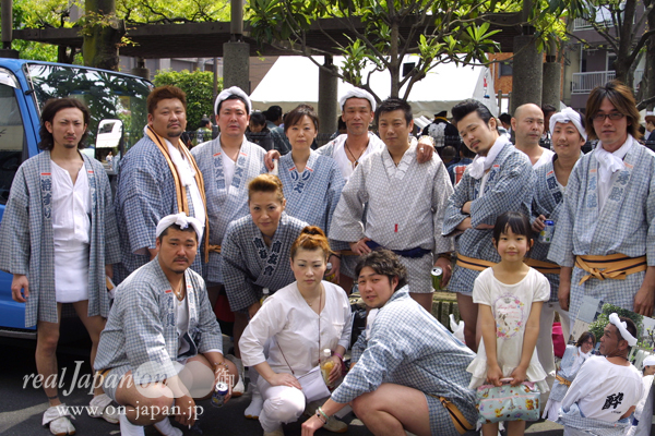 南友會さん。東京の有名祭はほぼ網羅。地元は椎名町・長崎神社（祭は9月第2週）。ちなみ会で神輿持ってます。１tオーバー。