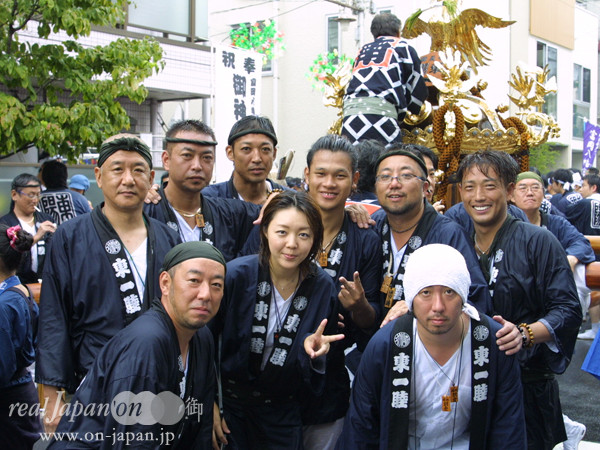 東一睦さん。祭といえば男魂！熱くみんなで楽しく。ワッショイだよね。ウチの神輿は唯一の六角神輿！