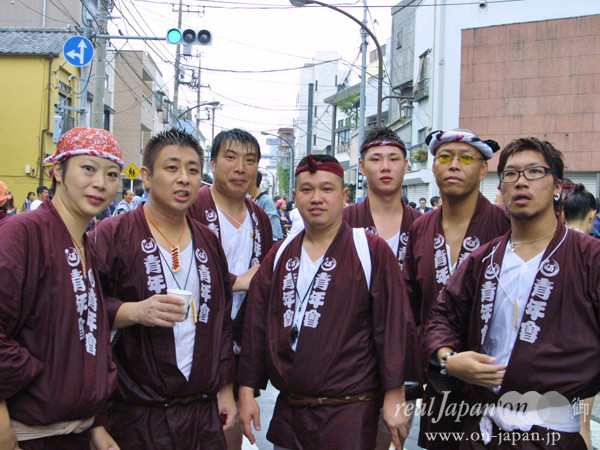 石島 青年會さん。祭りは活気。特に若いやつらの活気だな。３年に一度。みんなで楽しく。