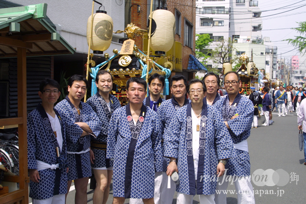 赤羽三和睦さん、地元が盛り上がるパレードはいいよね。秋（9月第2週）は赤羽八幡神社・香取神社２年に１度の大祭です！