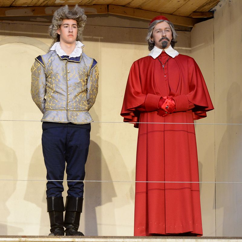 König Ludwig XIII (Paul Rahn) und Kardinal Richelieu (Holger Schlosser) blicken in eine ungewisse Zukunft | Foto: M. Niethammer