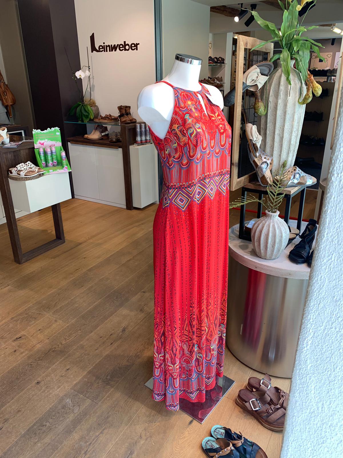 Viscose Kleid im top-aktuellen Look von Ivko. Im wunderschönen  Laden von Leinweber!