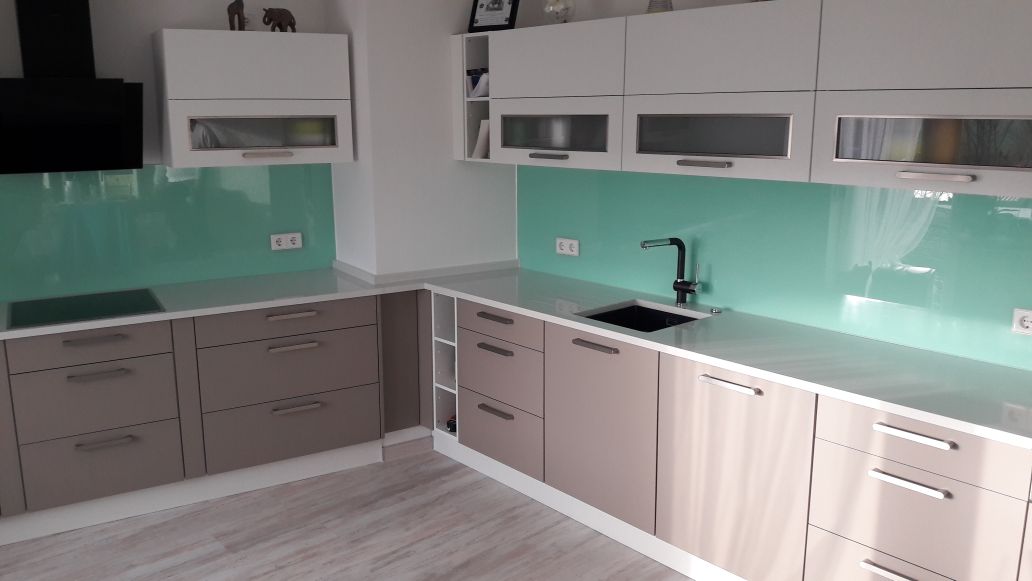 GLASKÜCHENRÜCKWÄNDE - Glasbau Gewelke