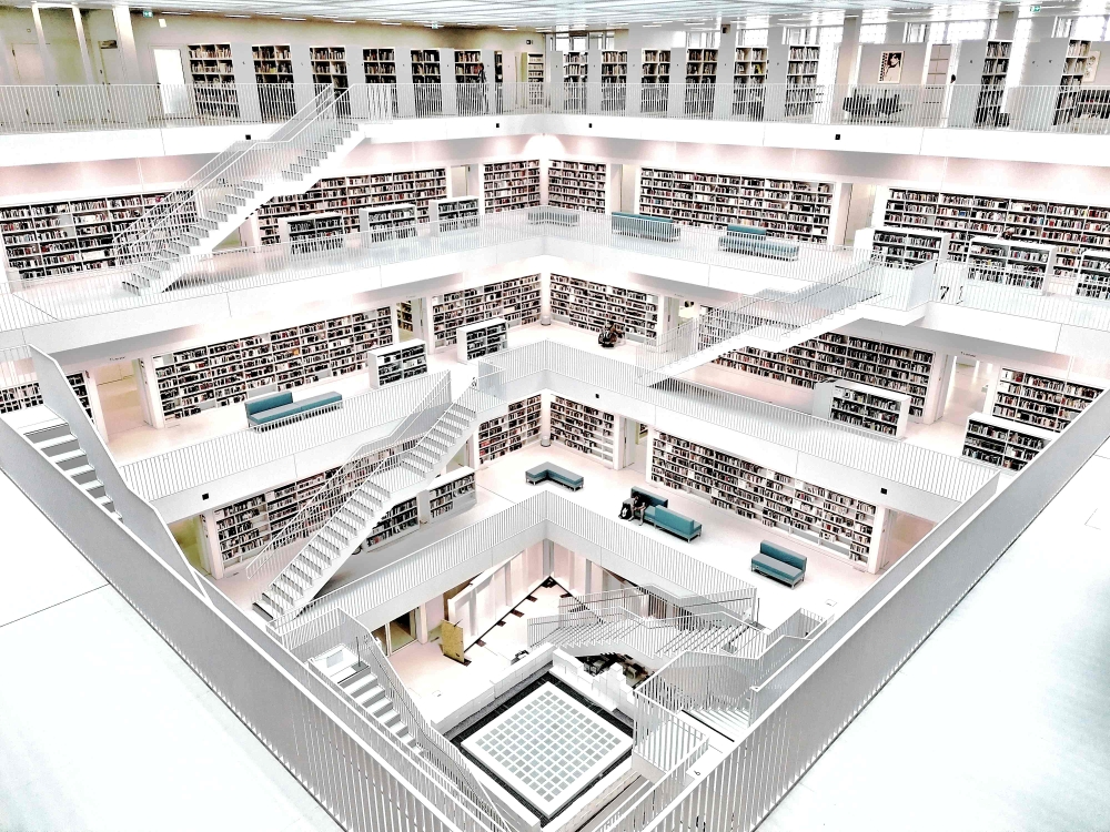 Vollkommene Symmetrie in der Stadtbibliothek