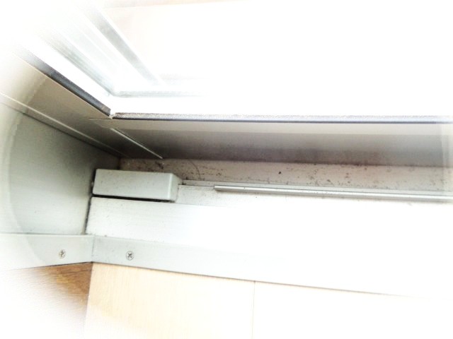 フィルム施工屋のブログ　サッシ溝掃除
