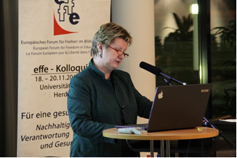 Minister of Education Löhrmann welcomes the participants