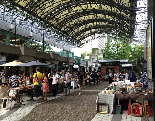 赤坂アークヒルズ　カラヤン広場