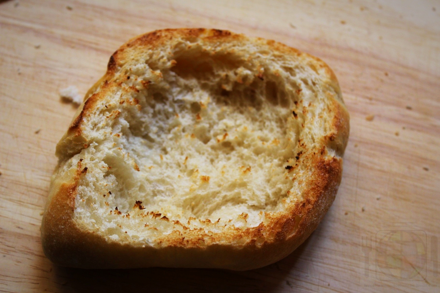 Pan tostado al que previamente le habremos quitado parte de la miga
