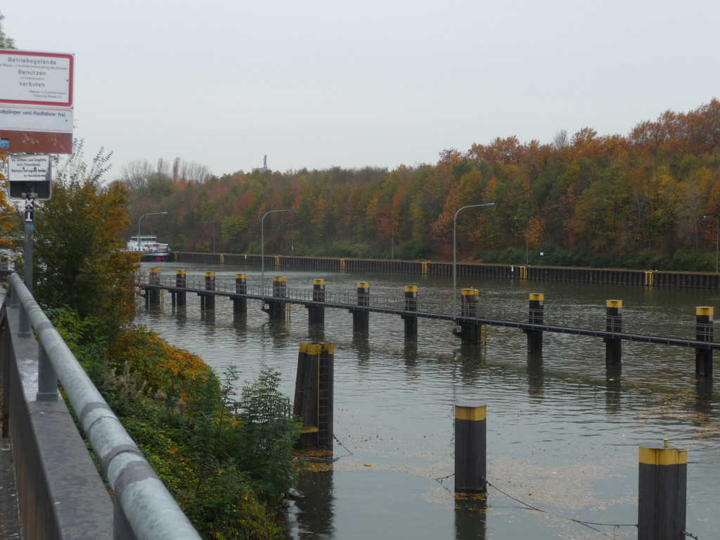 Herbstbild an einer Schleuse | am Rhein-Herne-Kanal in GE