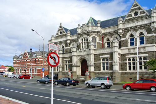 2014 | NZ Südinsel | «Dunedin», Otago Region: «Gerichtsgebäude», rechts. Ehemaliges Gefängnis, links.