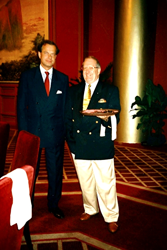 China '98 | Shanghai: World Ellevator Exhibition: Schindler «Mobile» in China. «Great wall»-Sheraton-Hotel. Gala-Dinner mit dem chinesischen Wirtschafts-Minister. Mit Werner Kummer.