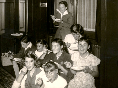 1956 | Züricxh, Zunfhaus «Zum Rüden»: Hochzeit von Heinz Böhmer (Sekundarlehrer). «Verpflegung» nach «Klassenproduktion».