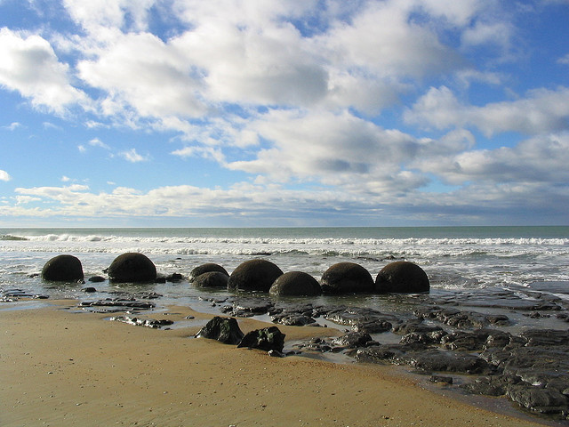 2014 | NZ Südinsel | «Koekohe», Ortago, «Moeraki Bolders»: Ungewöhnlich grosse, kugelförmige Konkretionen an der Koekohe Beach, Küste von Ortago.Ungewöhnlich grosse, kugelförmige Konkretionen an der Koekohe Beach, Küste von Ortago.
