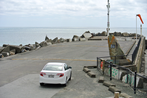 2014 | NZ Südinsel | «Greymouth», Grey District, «West Coast Region»: Grösste Stadt der Region. Befahrbare «Seebrücke» mit Tsunami-Warnsystem.