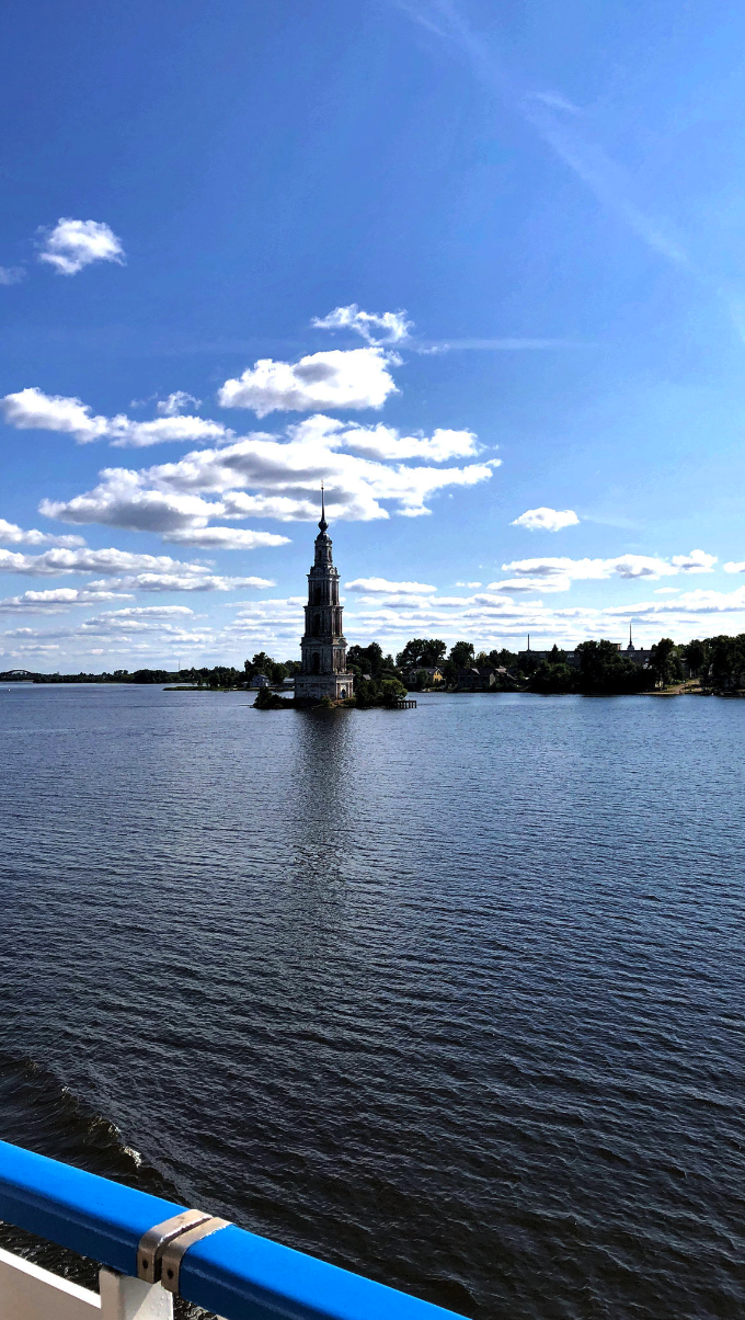 2018 | Uglitscher Stausee, geflutet | Nur noch der Glockenturm der Nikolaikirche (18. Jh.) von Kaljasin ragt aus dem Wasser.