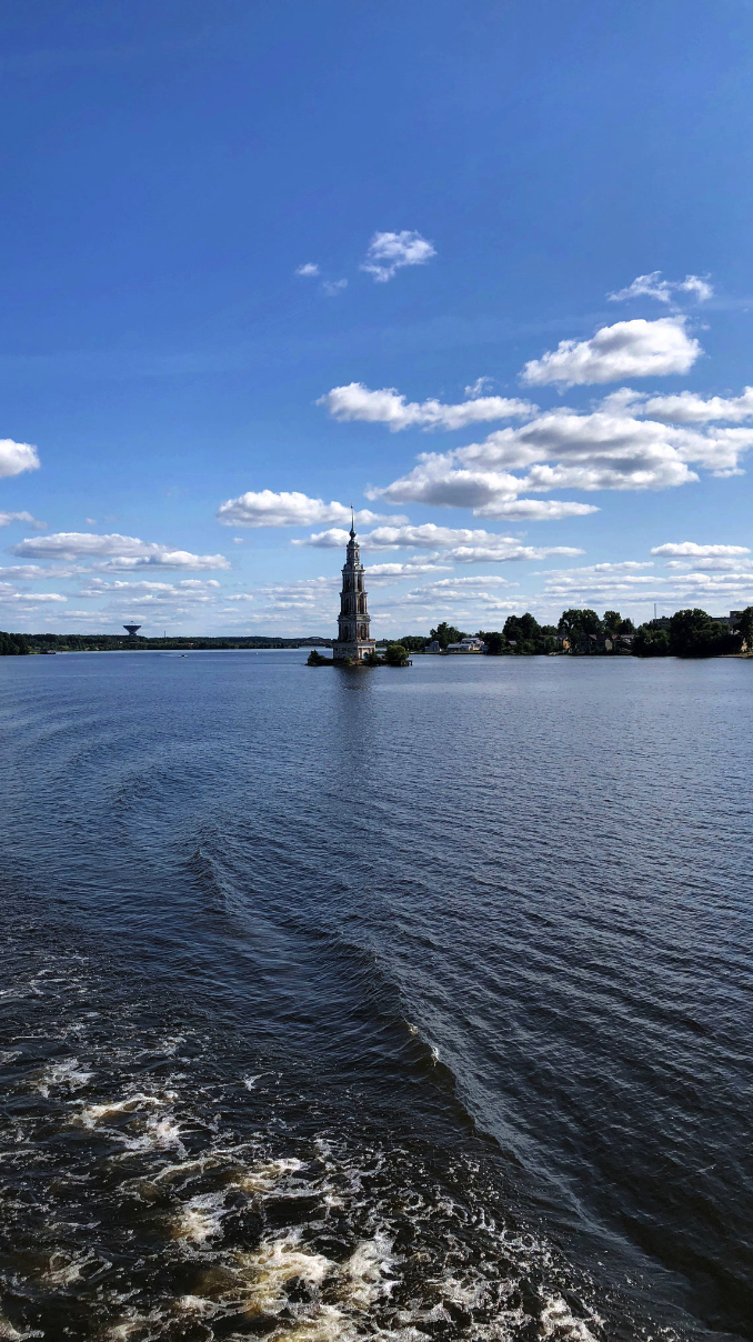 2018 | Uglitscher Stausee, geflutet | Nur noch der Glockenturm der Nikolaikirche (18. Jh.) von Kaljasin ragt aus dem Wasser.