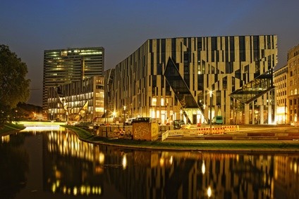 Kö-Bogen - Libeskind-Bauten (c) hespasoft - fotolia.com