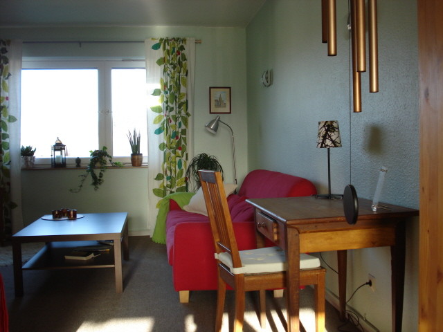 Blick von der Küche ins Wohnzimmer
