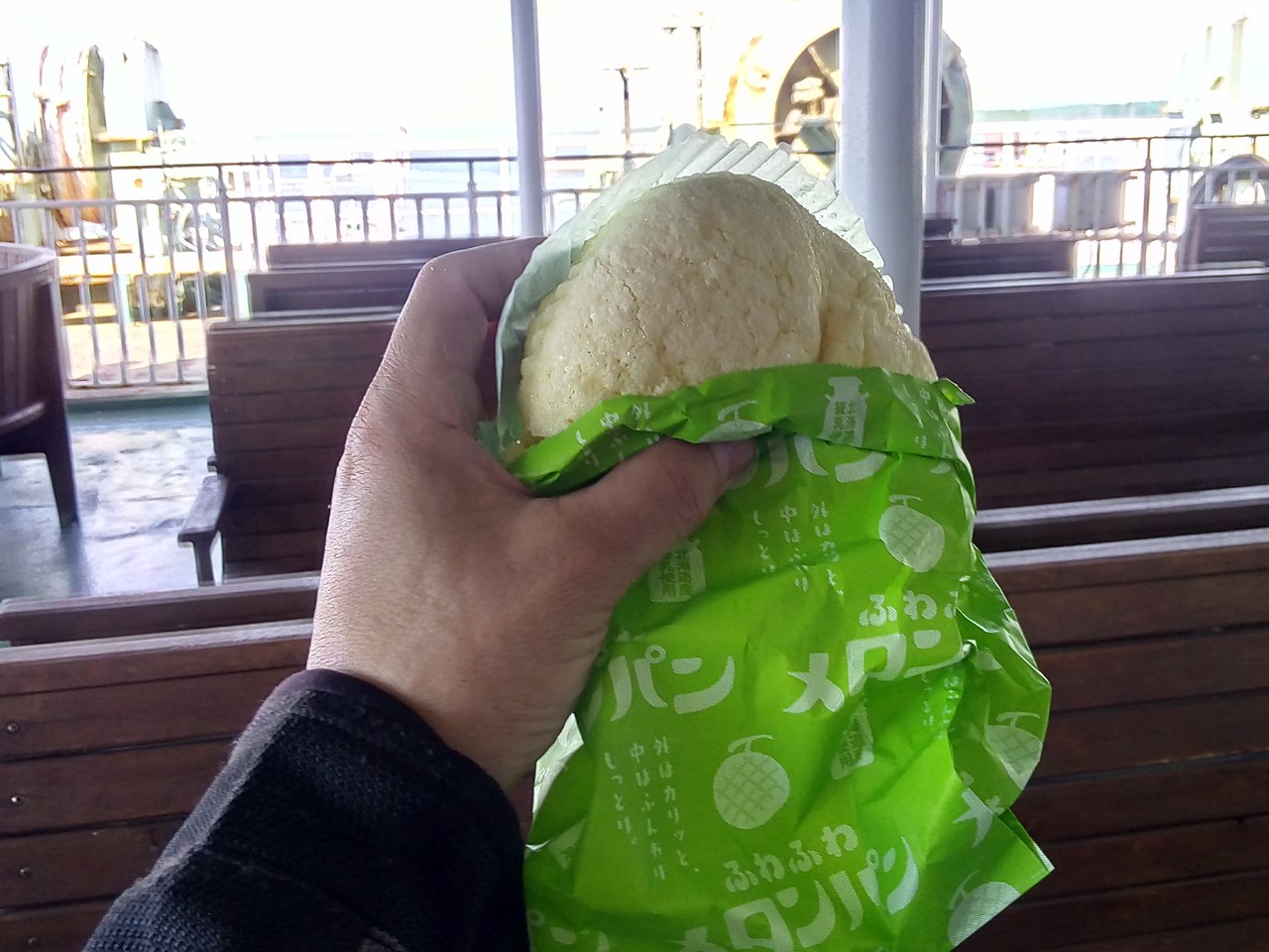 結局初日の昼食はこのメロンパン
