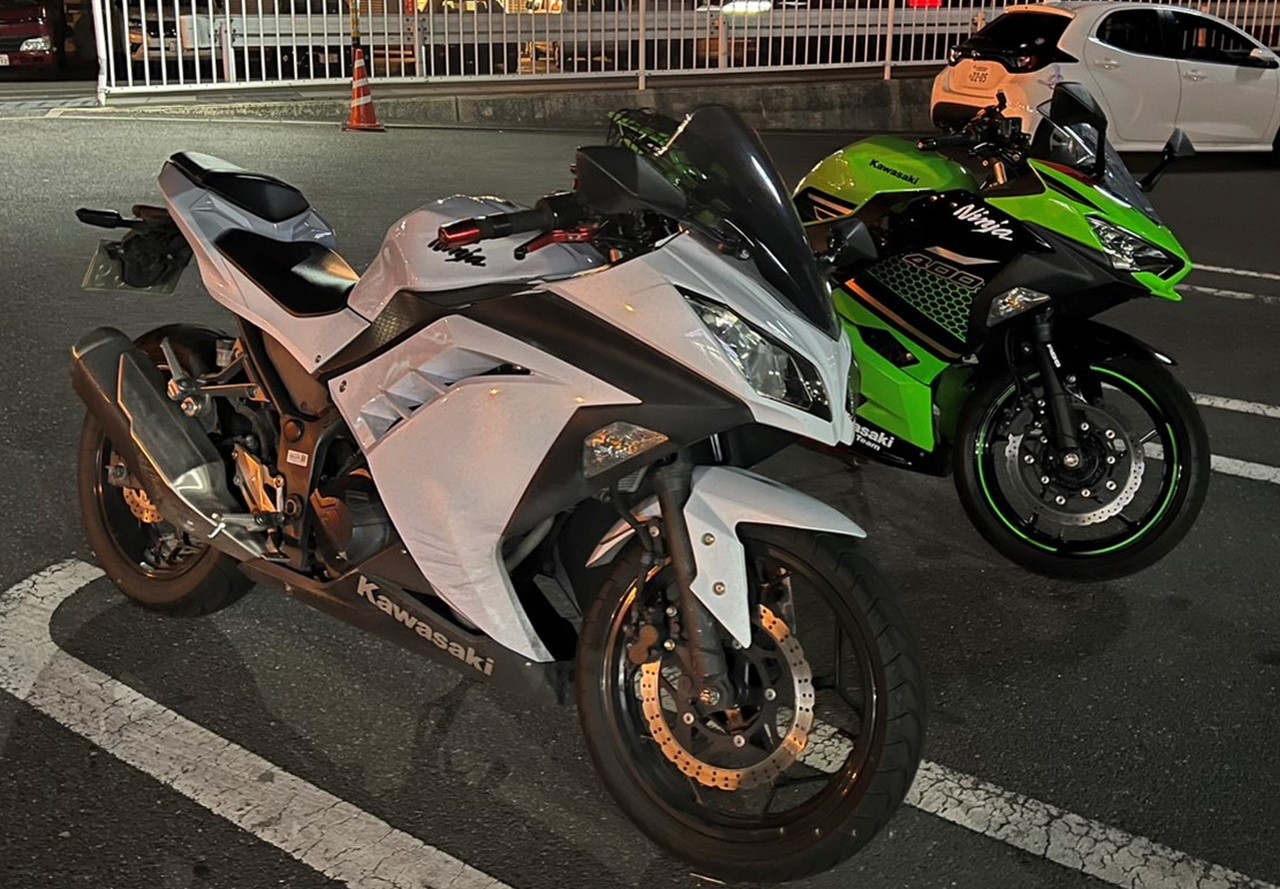 追加写真1 2023-4-28 甥っ子がNinjya250乗り 2台並べて