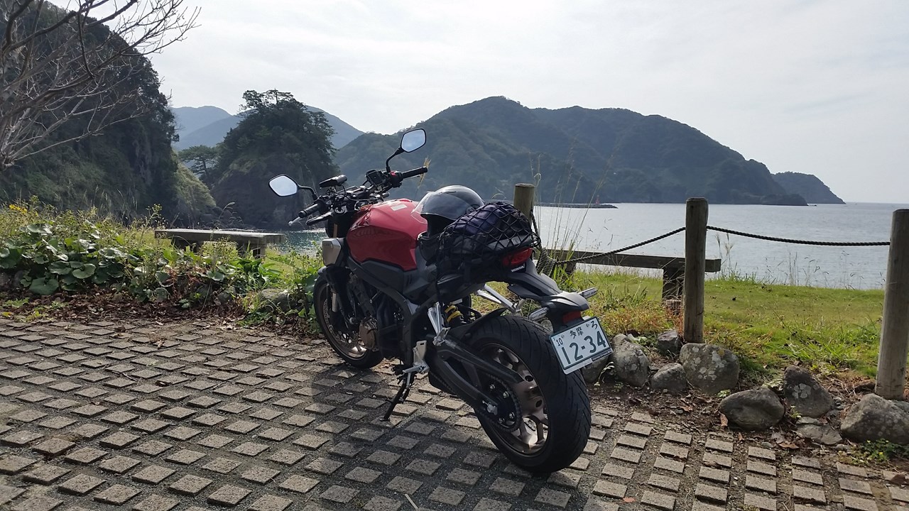 R136沿い交通安全誓いの塔。見晴よし。