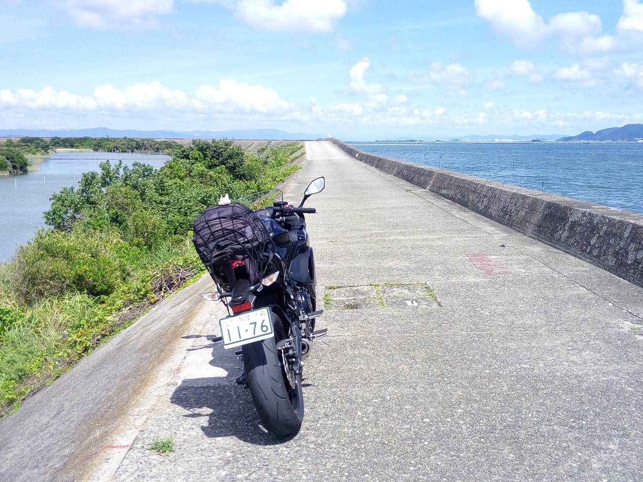 渥美半島北側：まるで海中道路