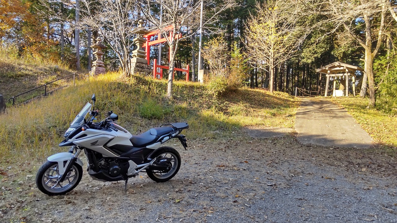 P-08 八幡神社の駐車場で