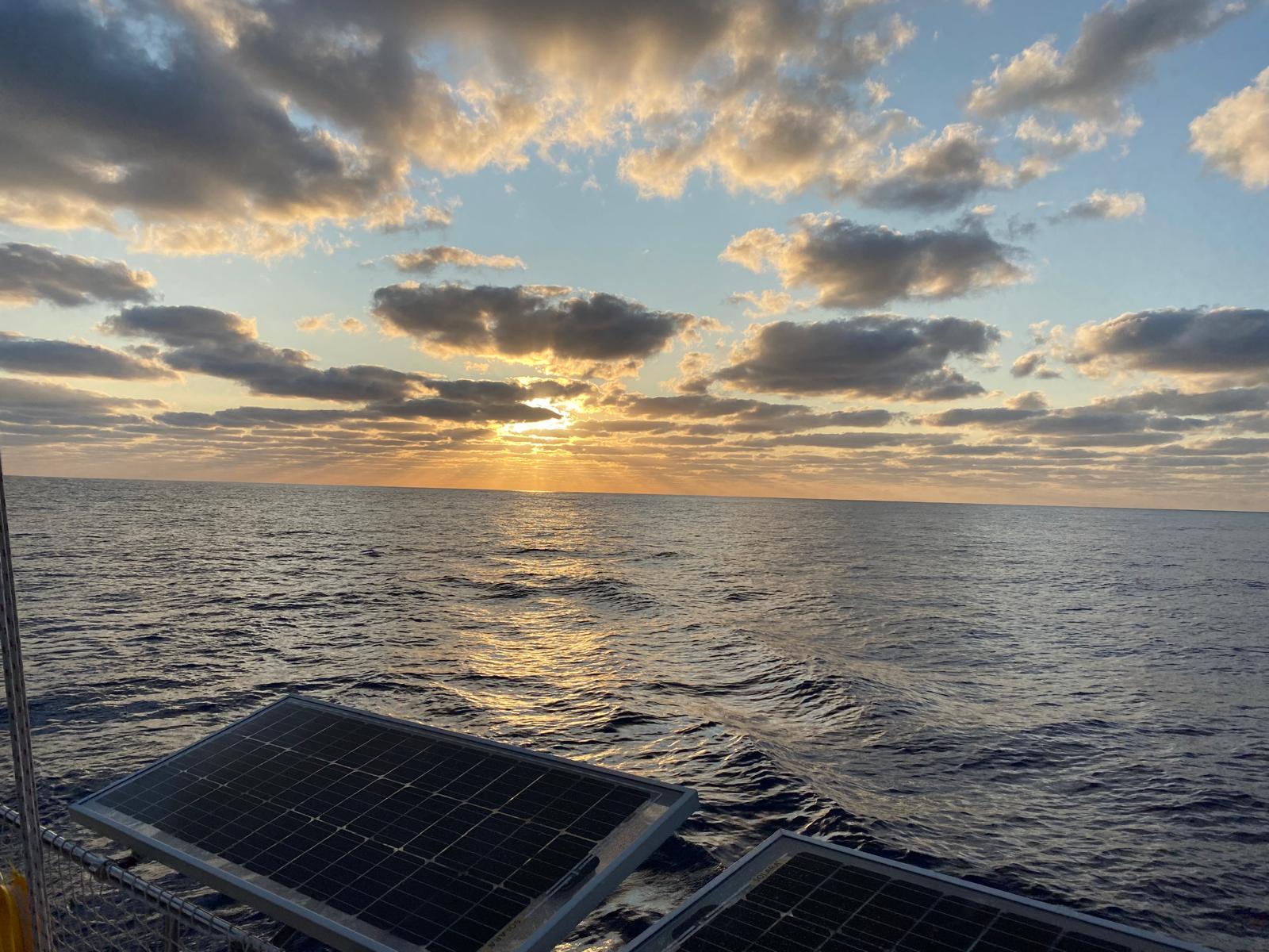 Sonnenuntergang auf dem Atlantik am 21. Juni 