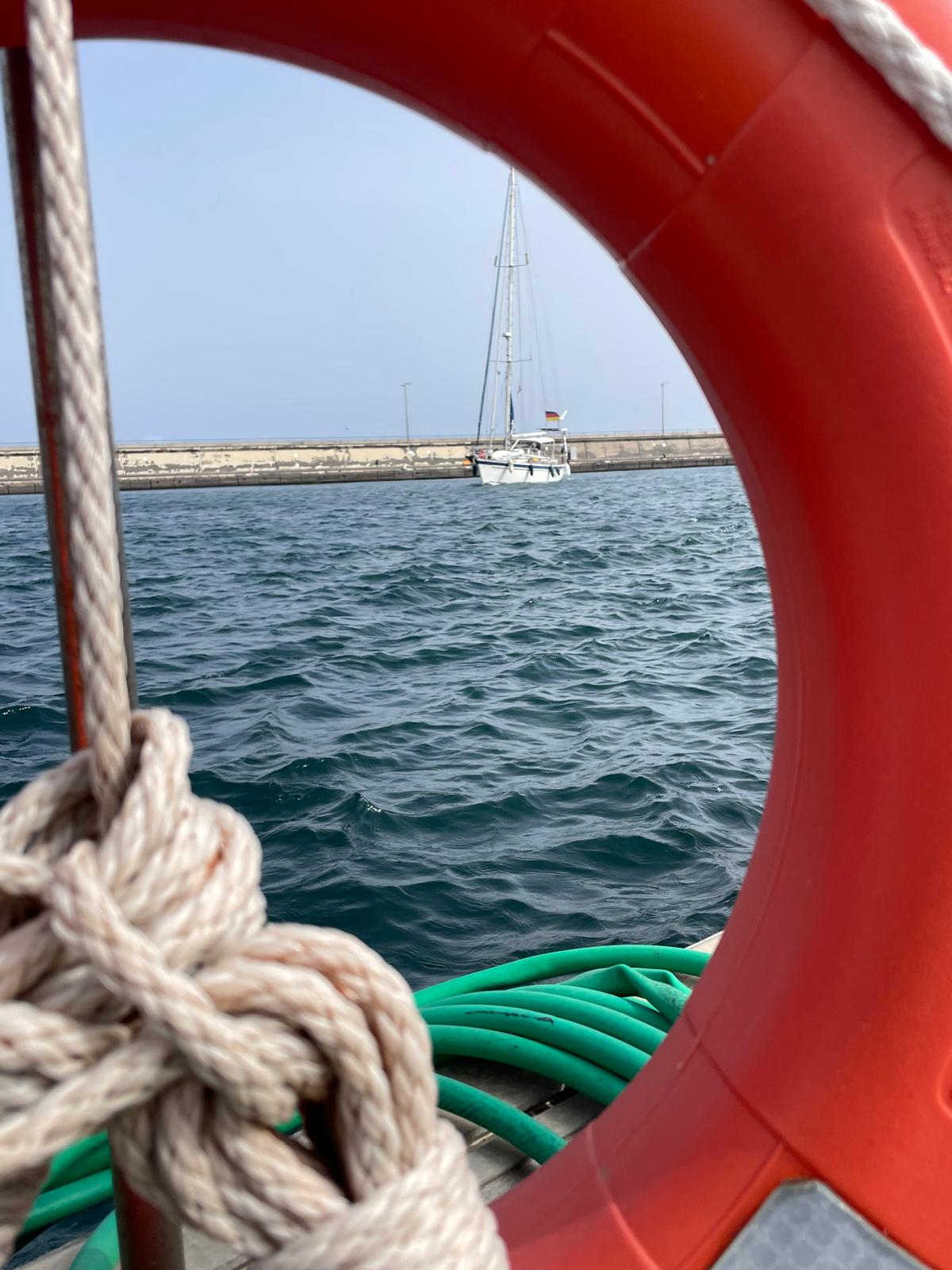 die Sola fährt in den Hafen von Santa Cruz de Tenerife