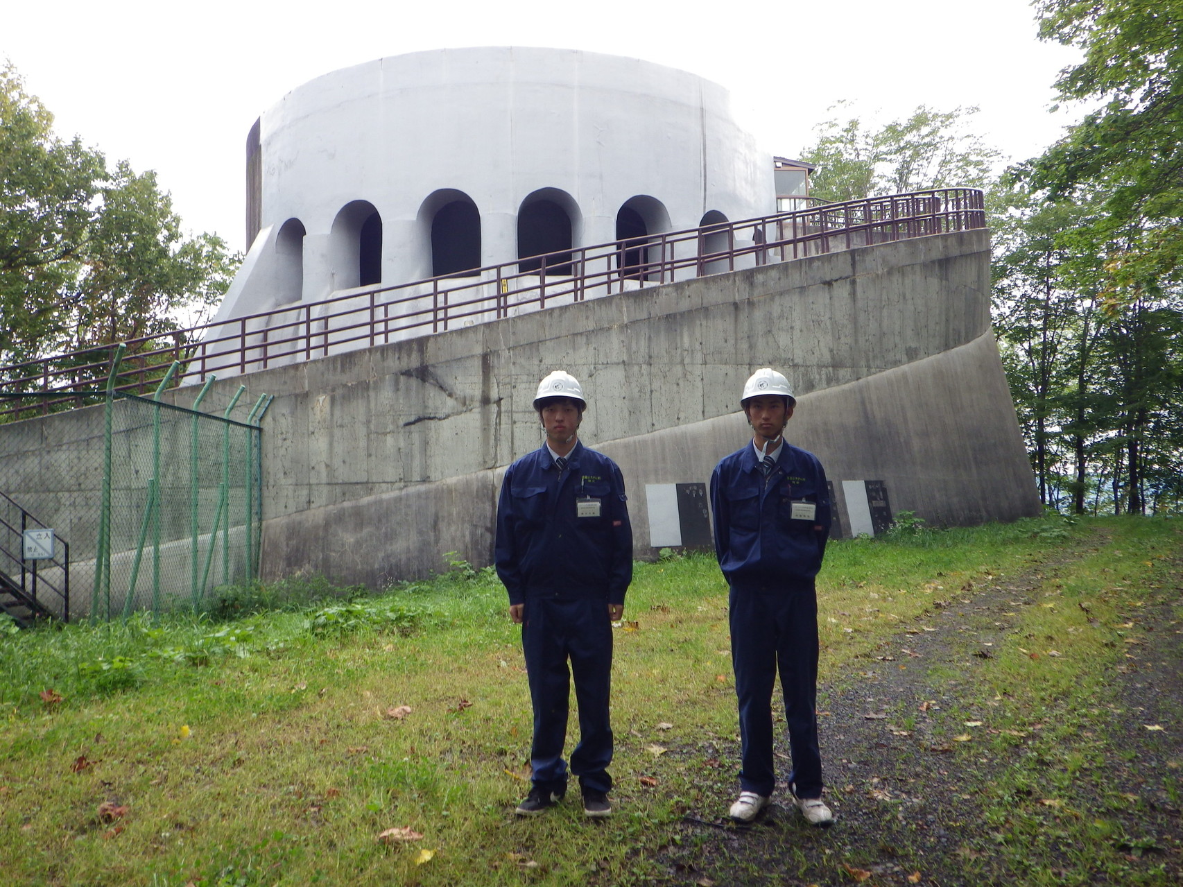 雨竜発電所　調圧水槽前にて