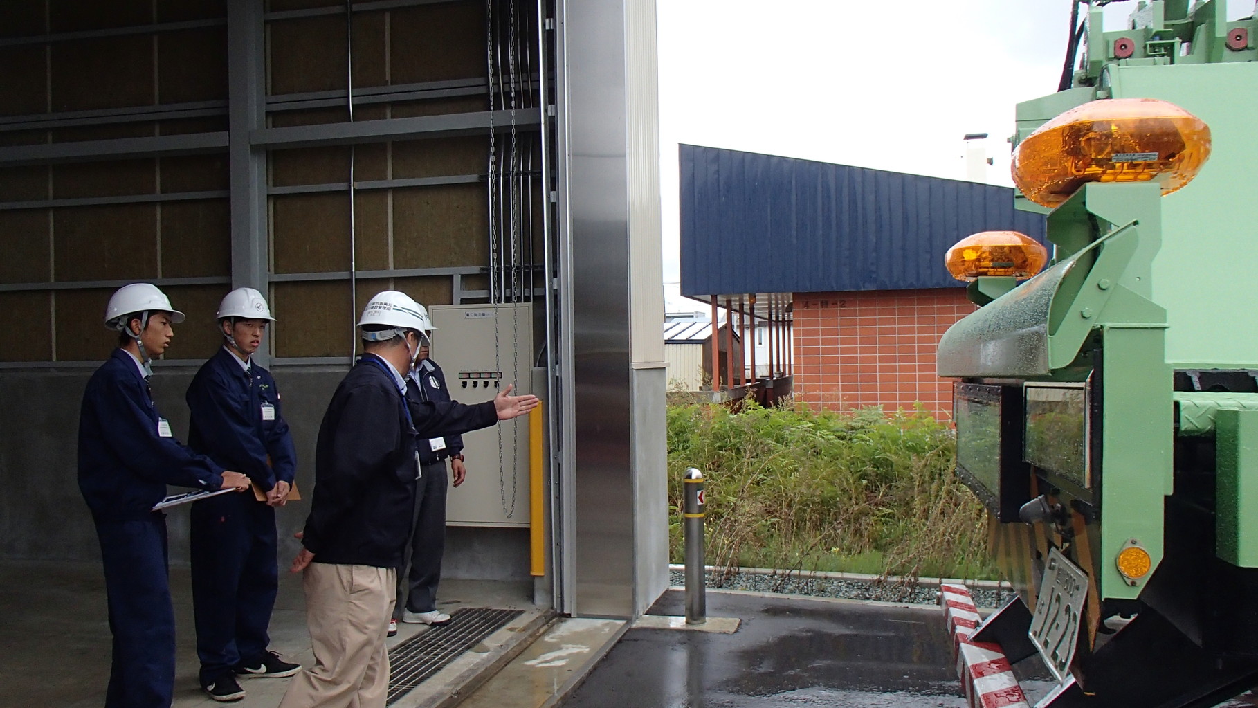 北海道旭川建設管理部士別出張所様よりご講義を受ける(車両機械概要)