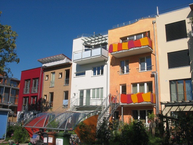 ヴォーバン住宅地のカラフルな街並み