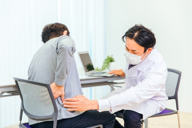 なぜ病院の検査では「背骨の歪み」は問題にされないのか？
