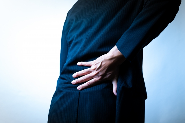 整形外科で「異常なし」と言われたのに痛いのはなぜ？腰痛・肩こりが続く慢性痛の原因