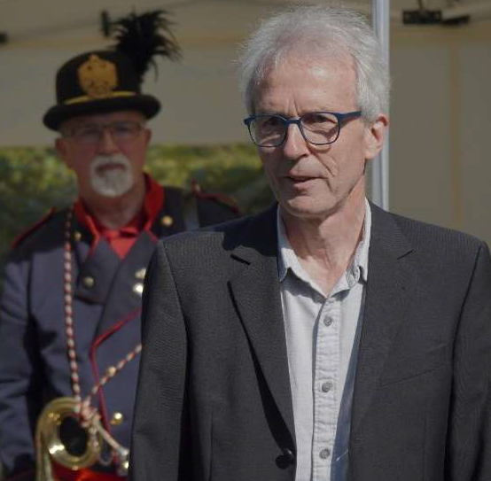 Für die Gesellschaft für Leprakunde begrüßt der Vorsitzender Dr. Ralf Klötzer die Gäste.