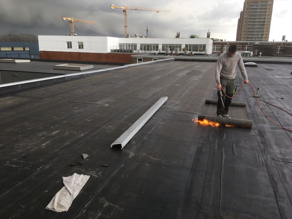 roofing dak vernieuwen magazijn van 2000m²
