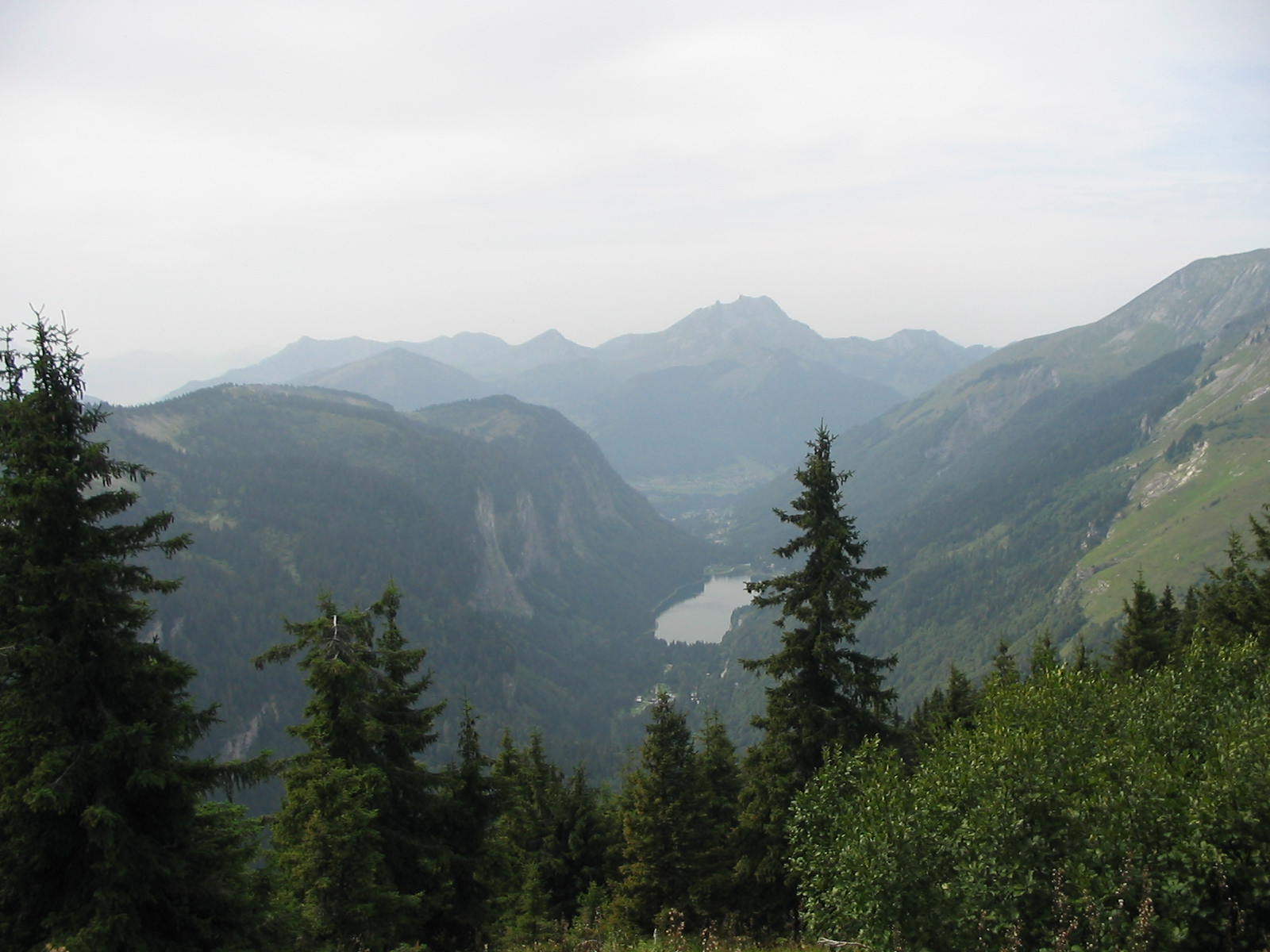 La lac de Montriond depuis le Col de Bassachaux