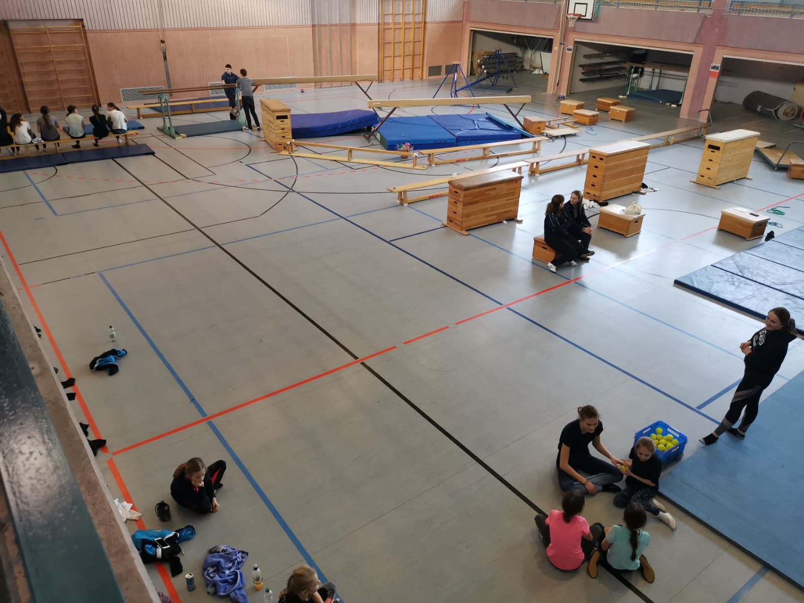 Tturnhalle für Kraft, Dehnung, fitness und Gleichgewicht